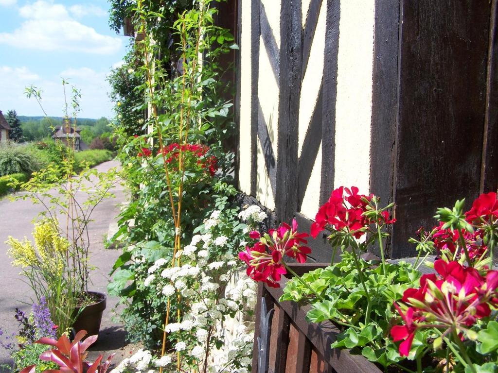 Auberge De L'Abbaye Le Bec-Hellouin Esterno foto